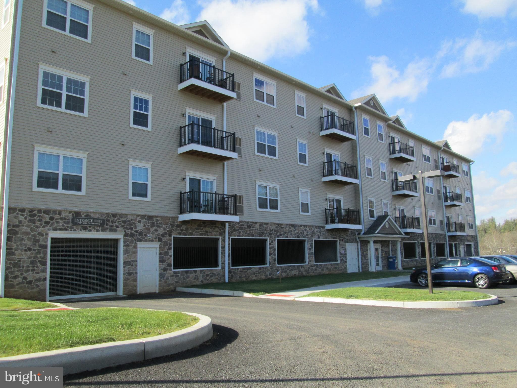 113 Legacy Blvd #302, Sinking Spring, PA 19608