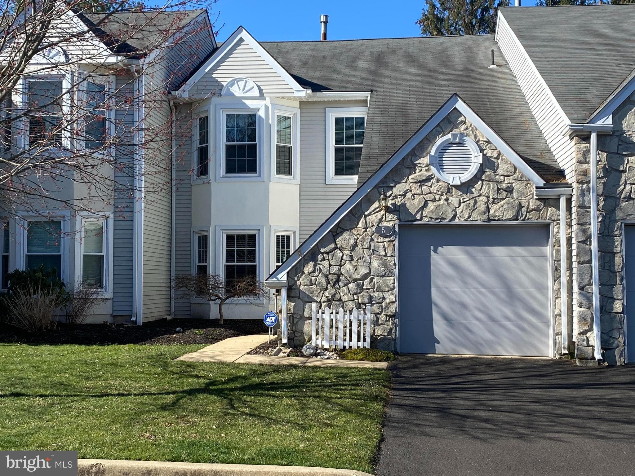 5 Kanon Ct, Newtown, PA 18940
