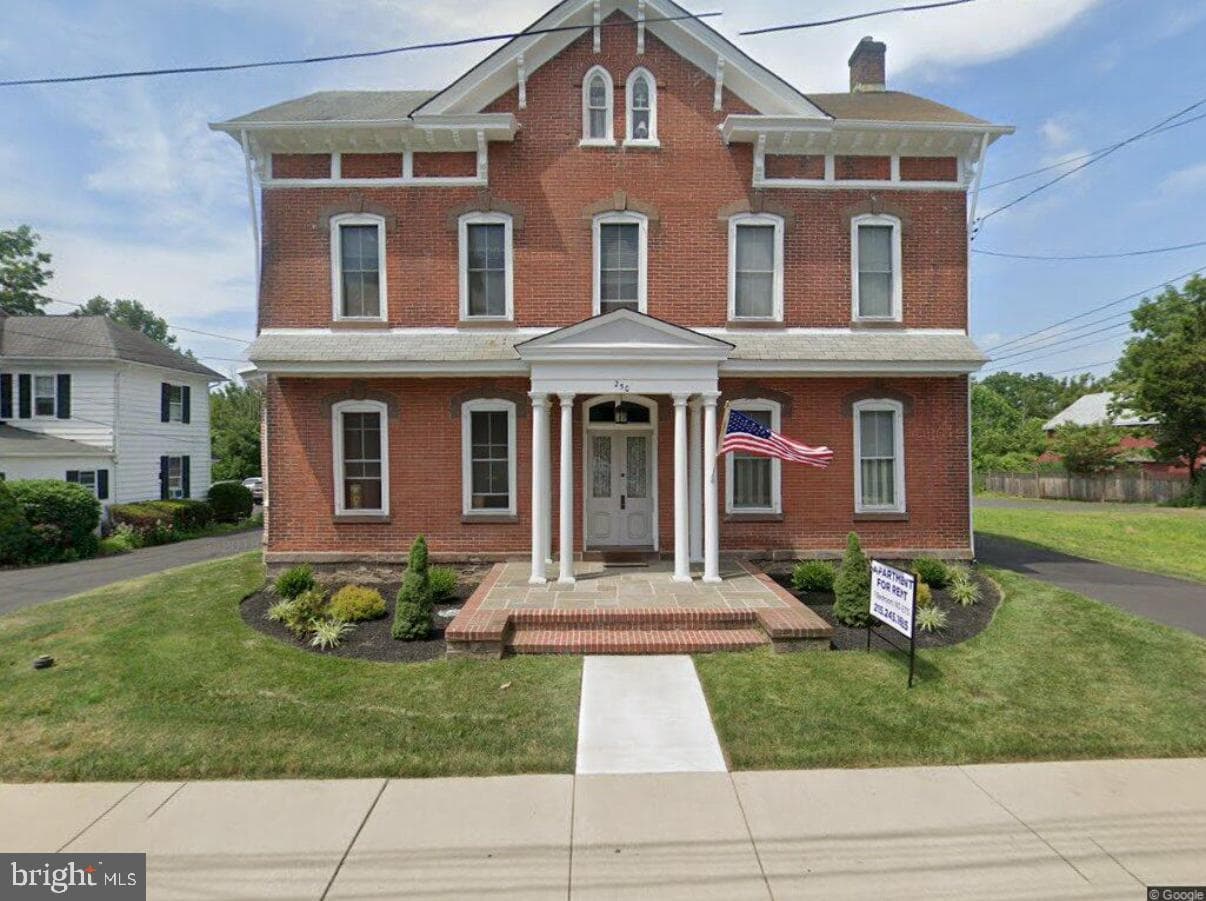 250 S State St S #4, Newtown, PA 18940