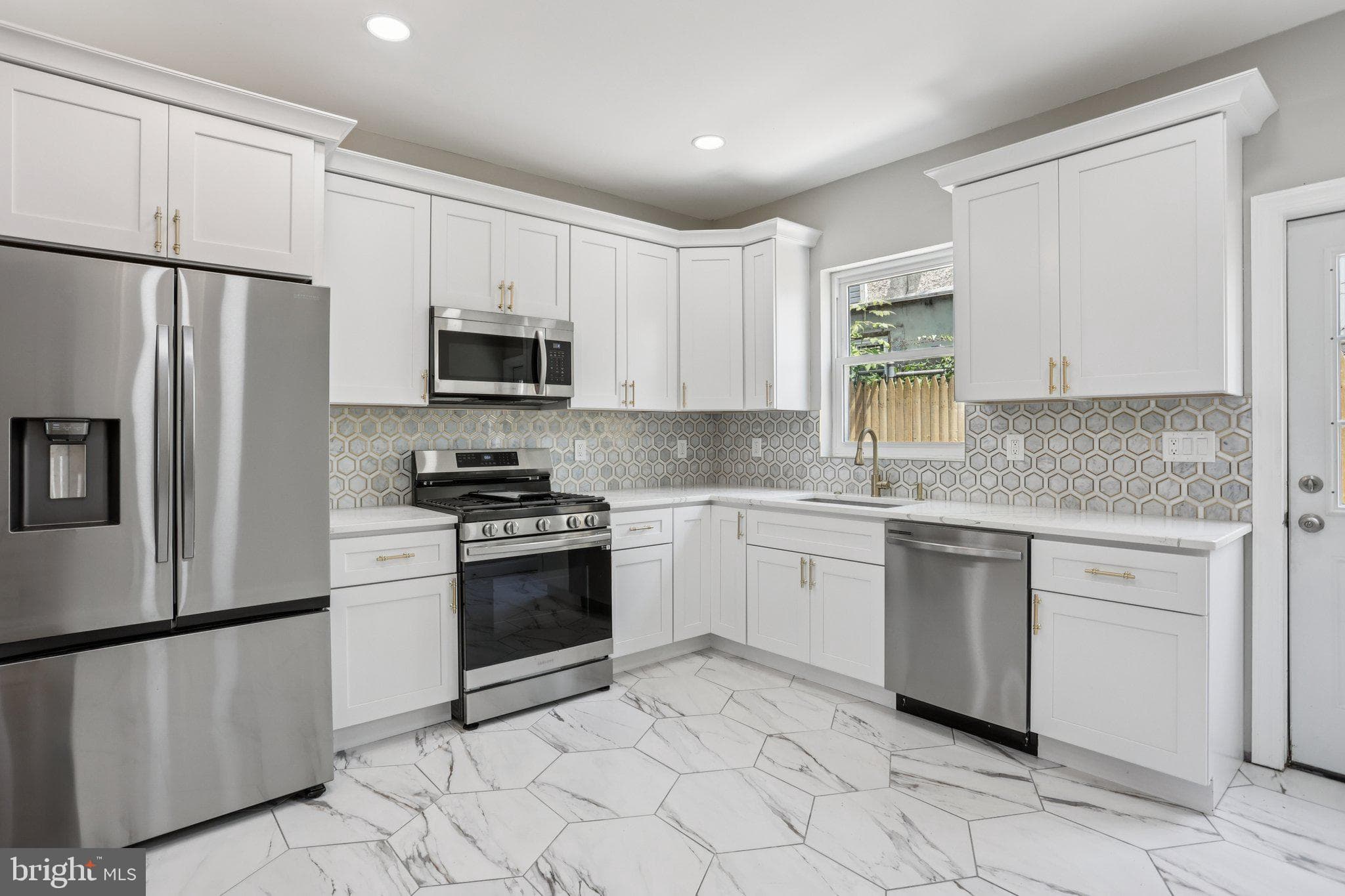 2225 N Waterloo St, Philadelphia, PA 19133