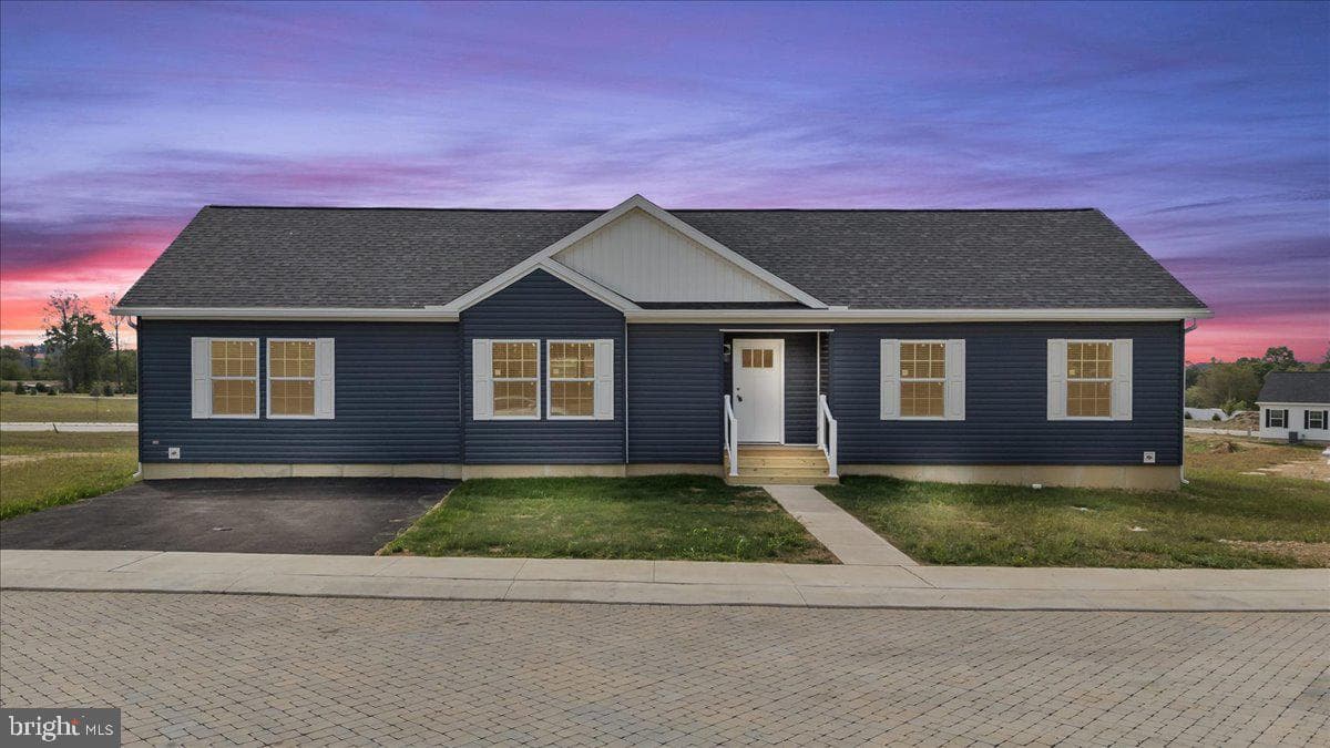 3983 Hastings Rd, Walnutport, PA 18088
