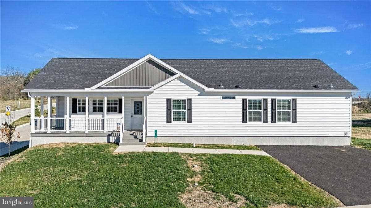 1412 Heytesbury Rd, Walnutport, PA 18088