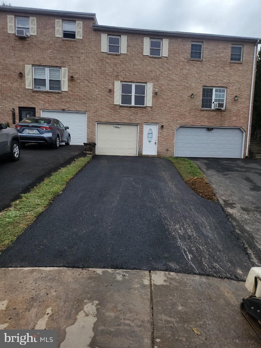 2620 Mountain Ln, Allentown, PA 18103