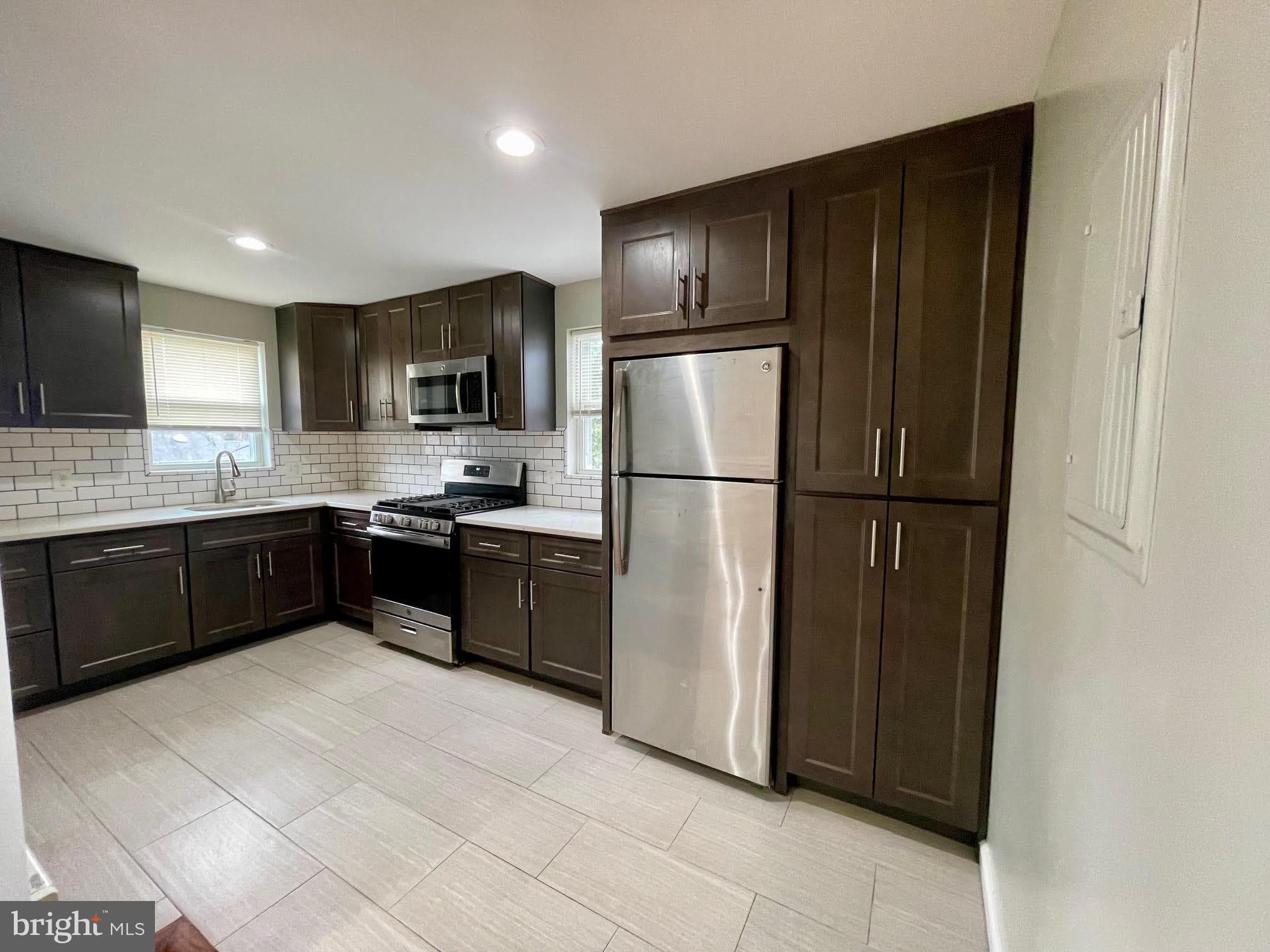 412 E Providence Rd #b, Aldan, PA 19018