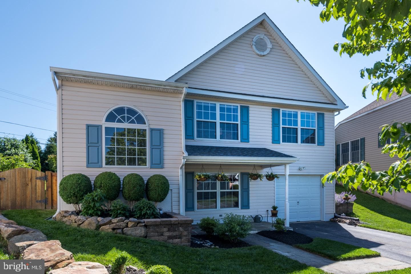 19 Patriot Ct, Upper Chichester, PA 19061