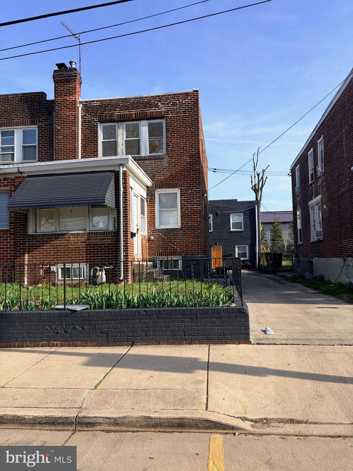 220 N 9th St, Darby, PA 19023
