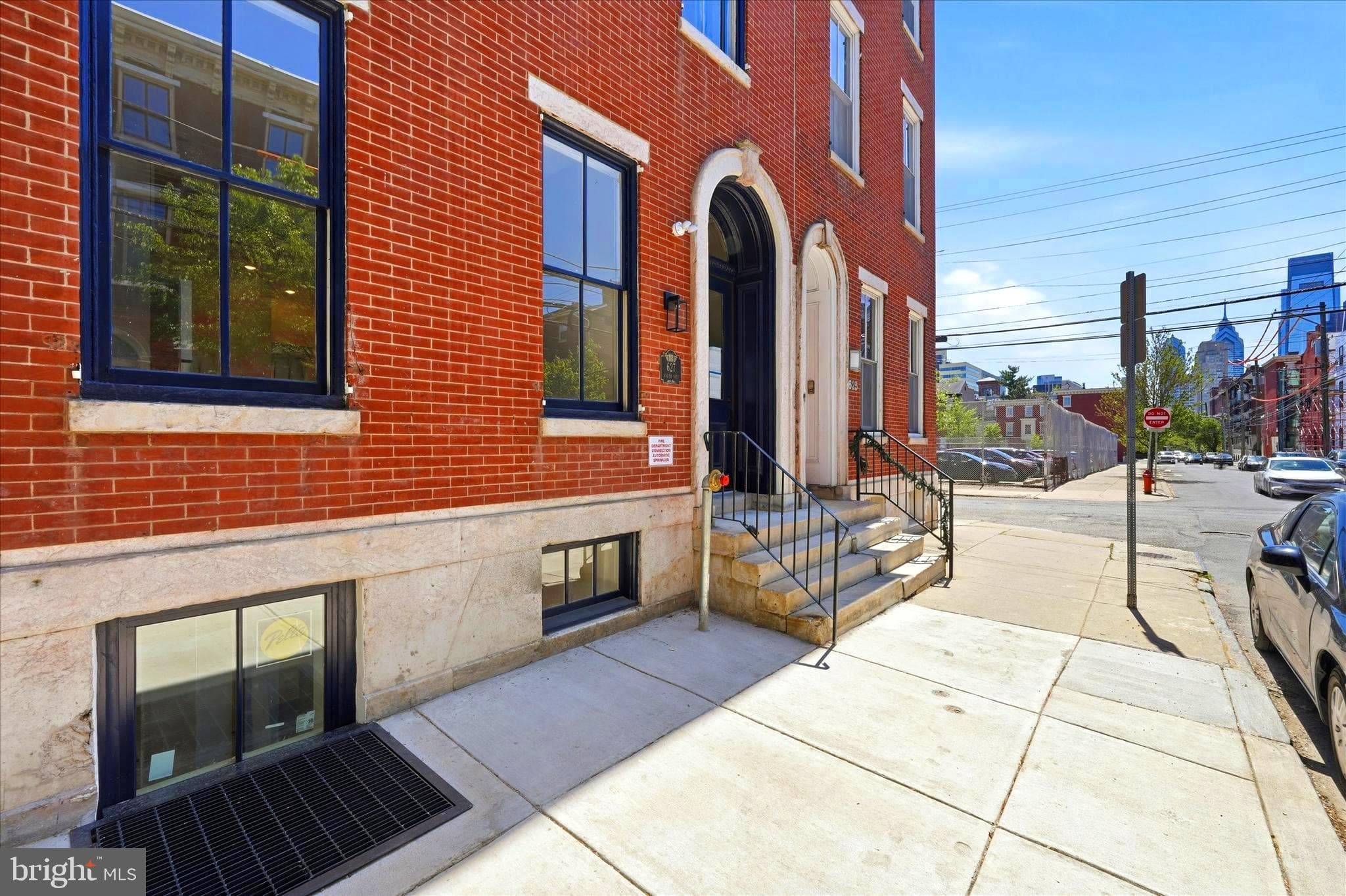 627 N 16th St #302, Philadelphia, PA 19130
