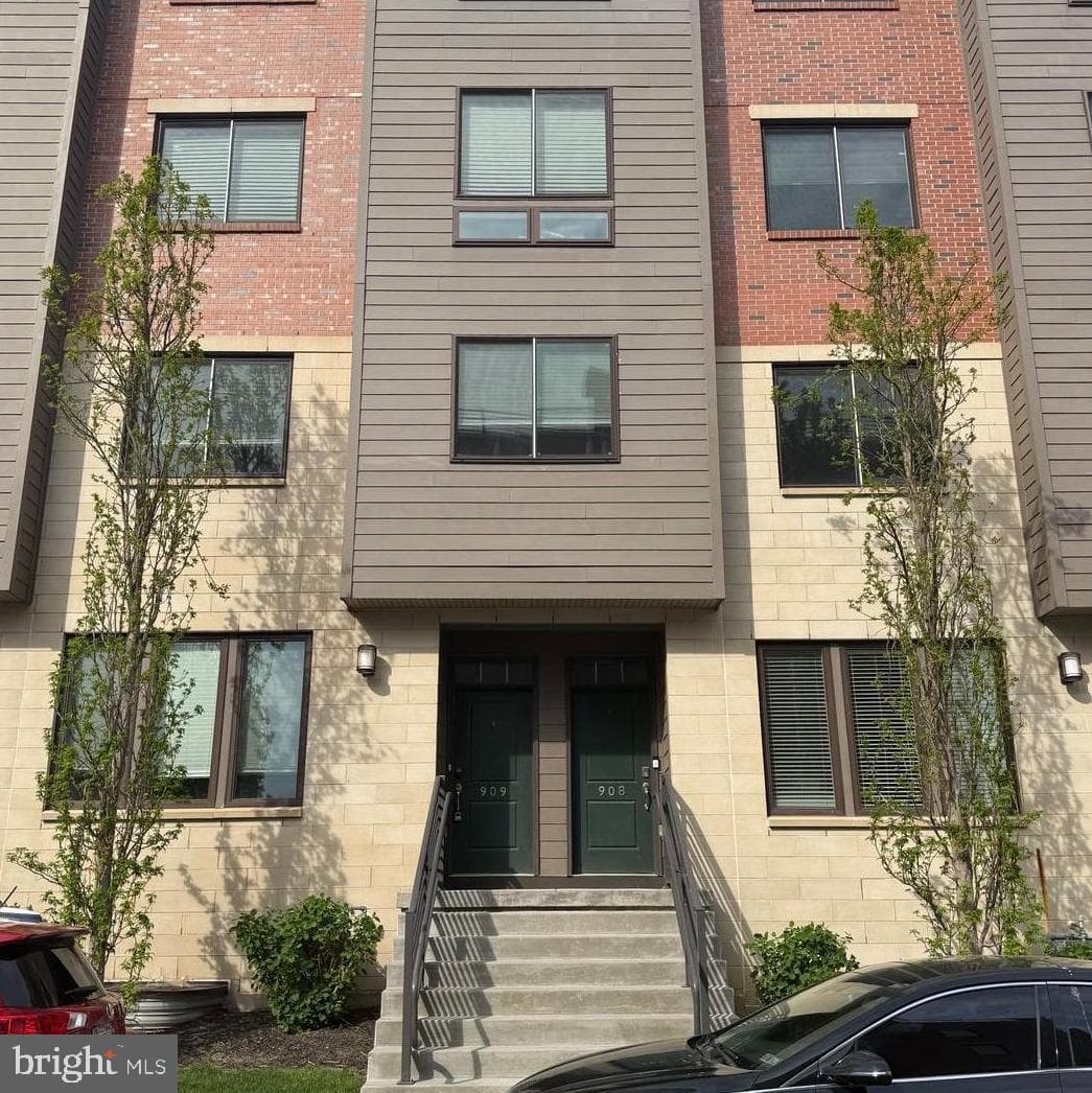 909 Lakeview Ct #909, King Of Prussia, PA 19406