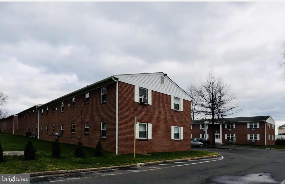 2555 Veser Ln #f-2, Willow Grove, PA 19090