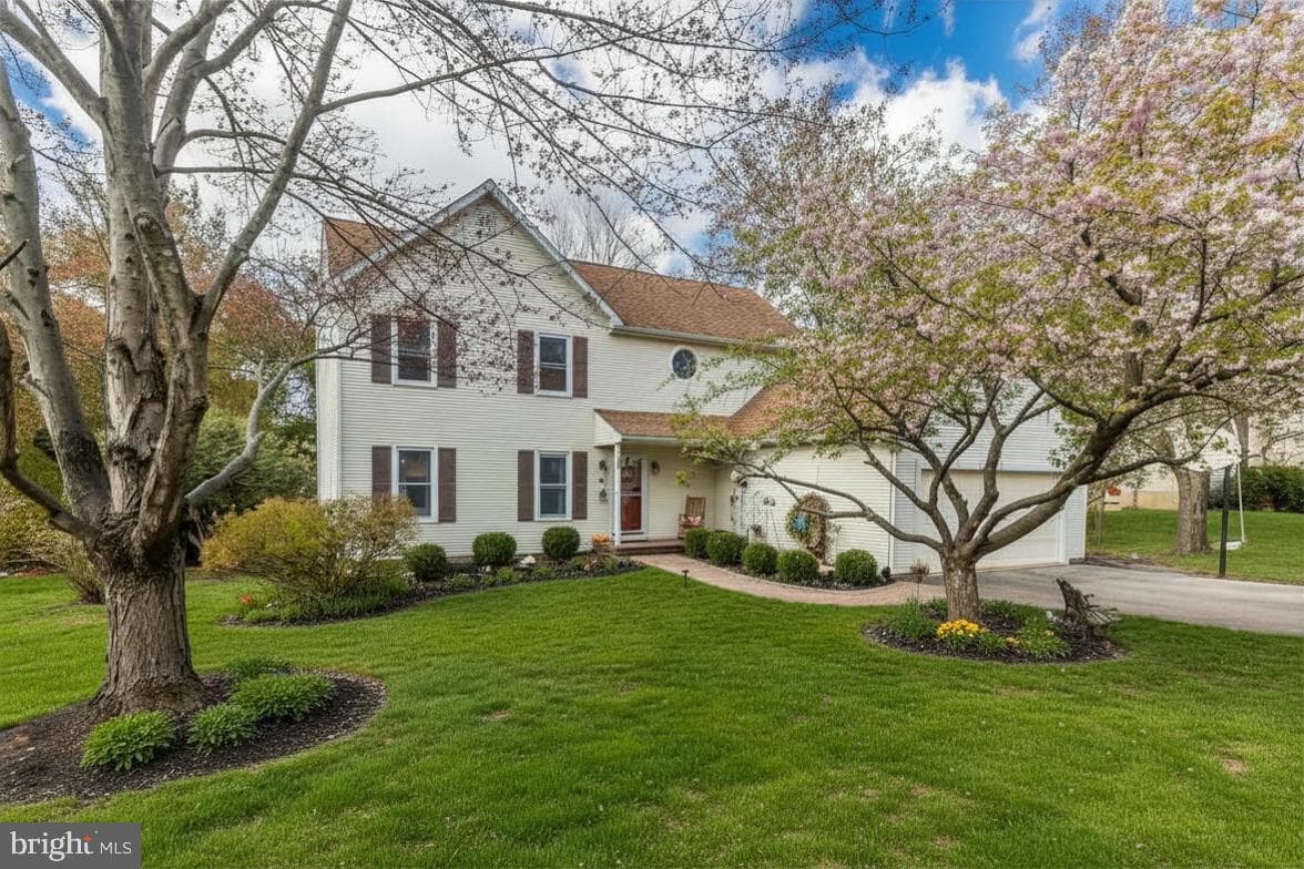517 Summercroft Dr, Exton, PA 19341