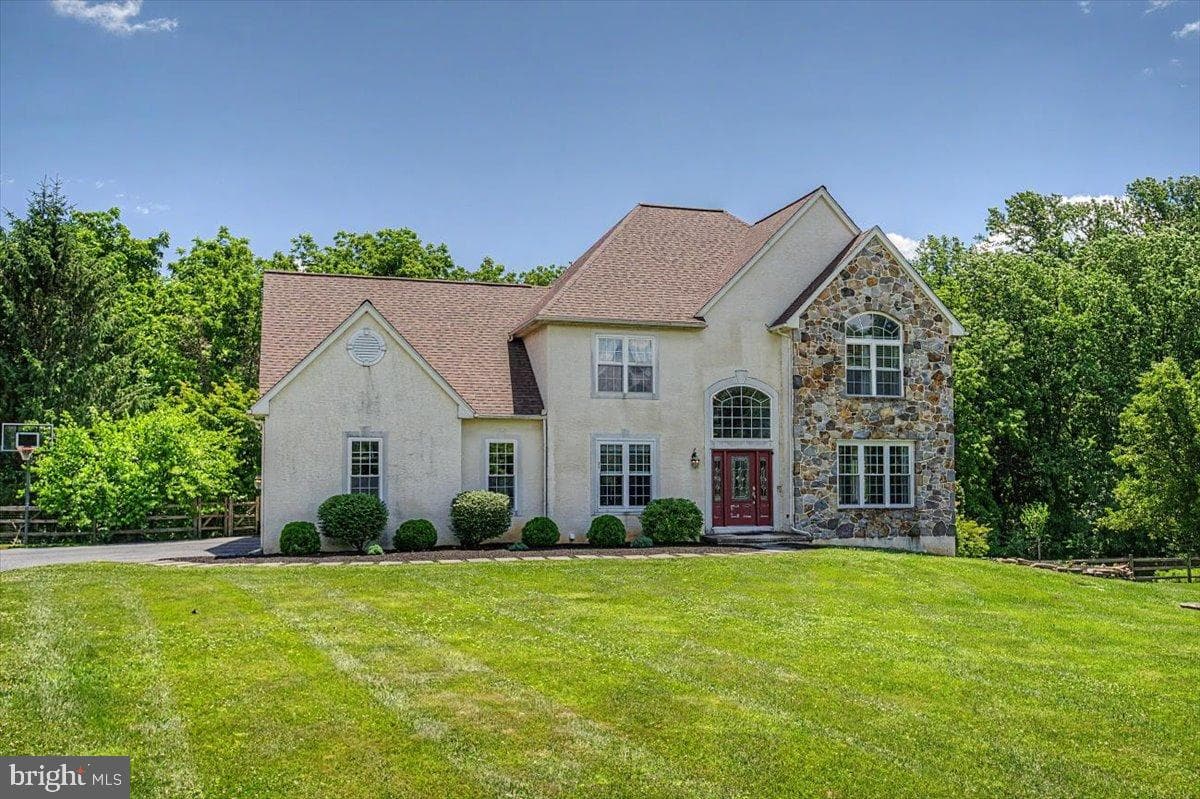 69 Meadowcroft Ln, Lincoln University, PA 19352