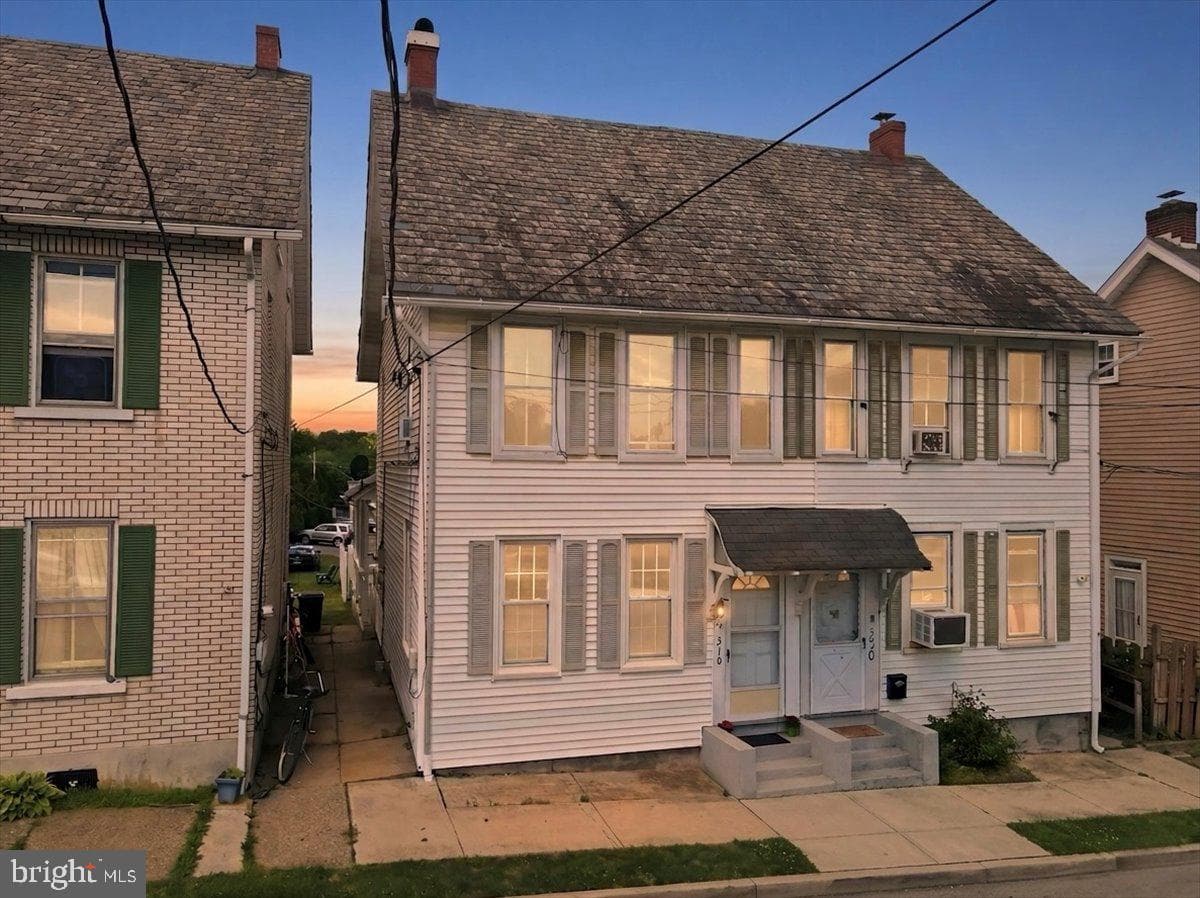 318 Northampton St, Hellertown, PA 18055