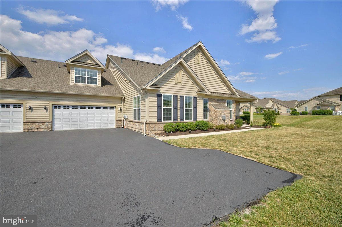 3133 Bushwood Dr, Perkasie, PA 18944