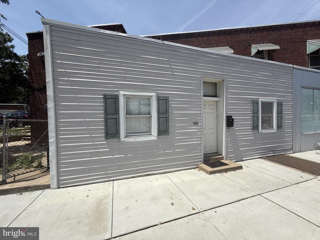 402 N Springfield Rd, Clifton Heights, PA 19018