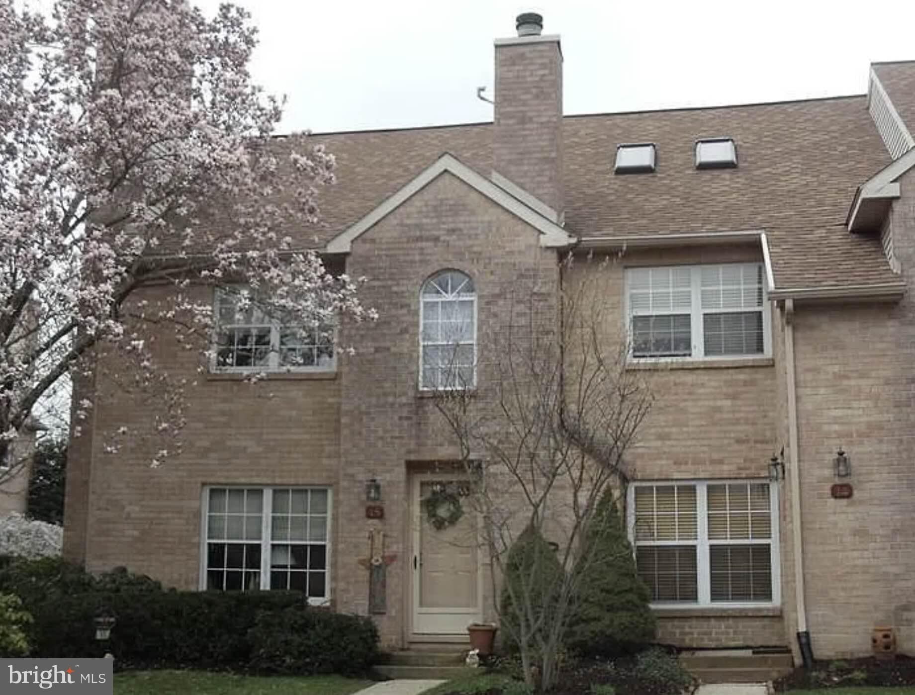 15 Rampart Dr, Wayne, PA 19087