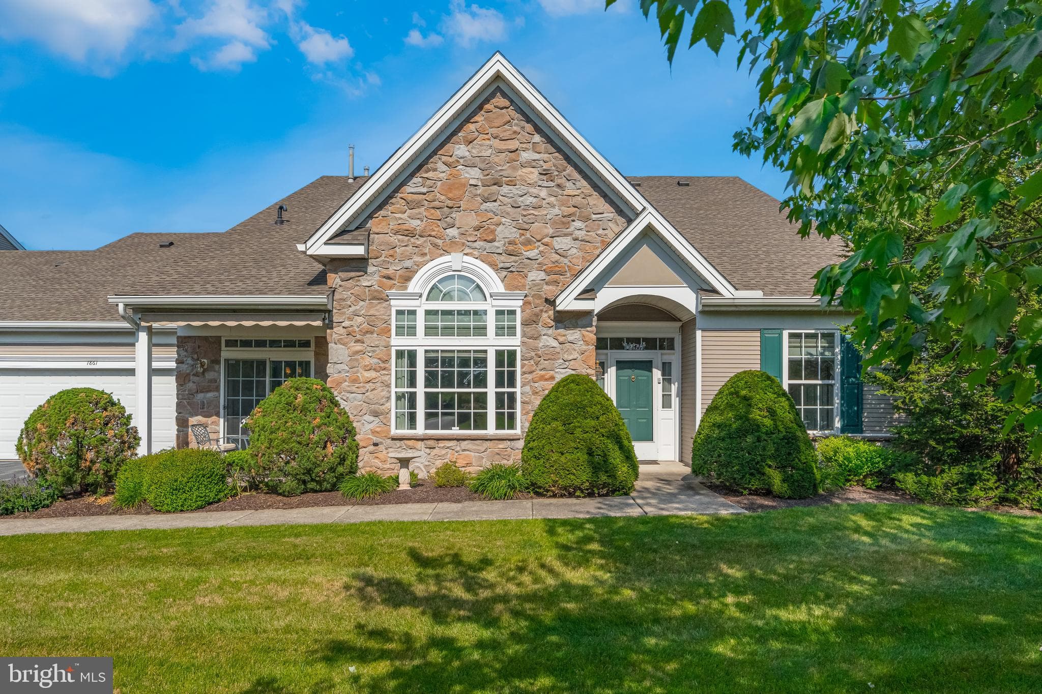 1861 Felicity Ln, Hellertown, PA 18055