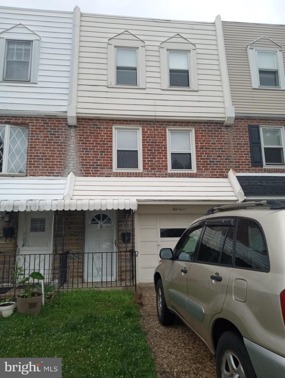 58 Suburban Ln, Upper Darby, PA 19082
