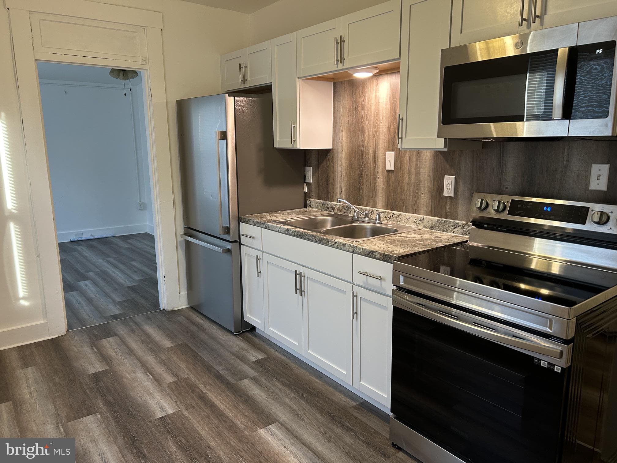 106 N Main St #b, Manheim, PA 17545