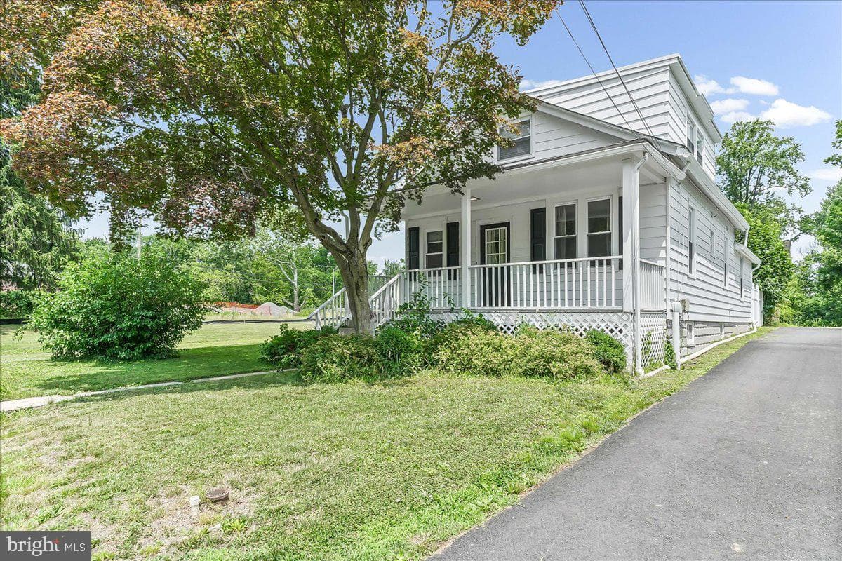 1019 Riverside Dr, Pottstown, PA 19465
