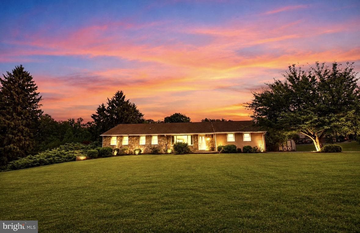 6 Patricia Ln, Glen Mills, PA 19342