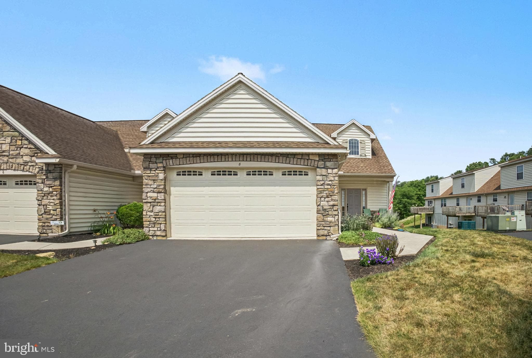 8 Arrow Head Dr, Elizabethtown, PA 17022