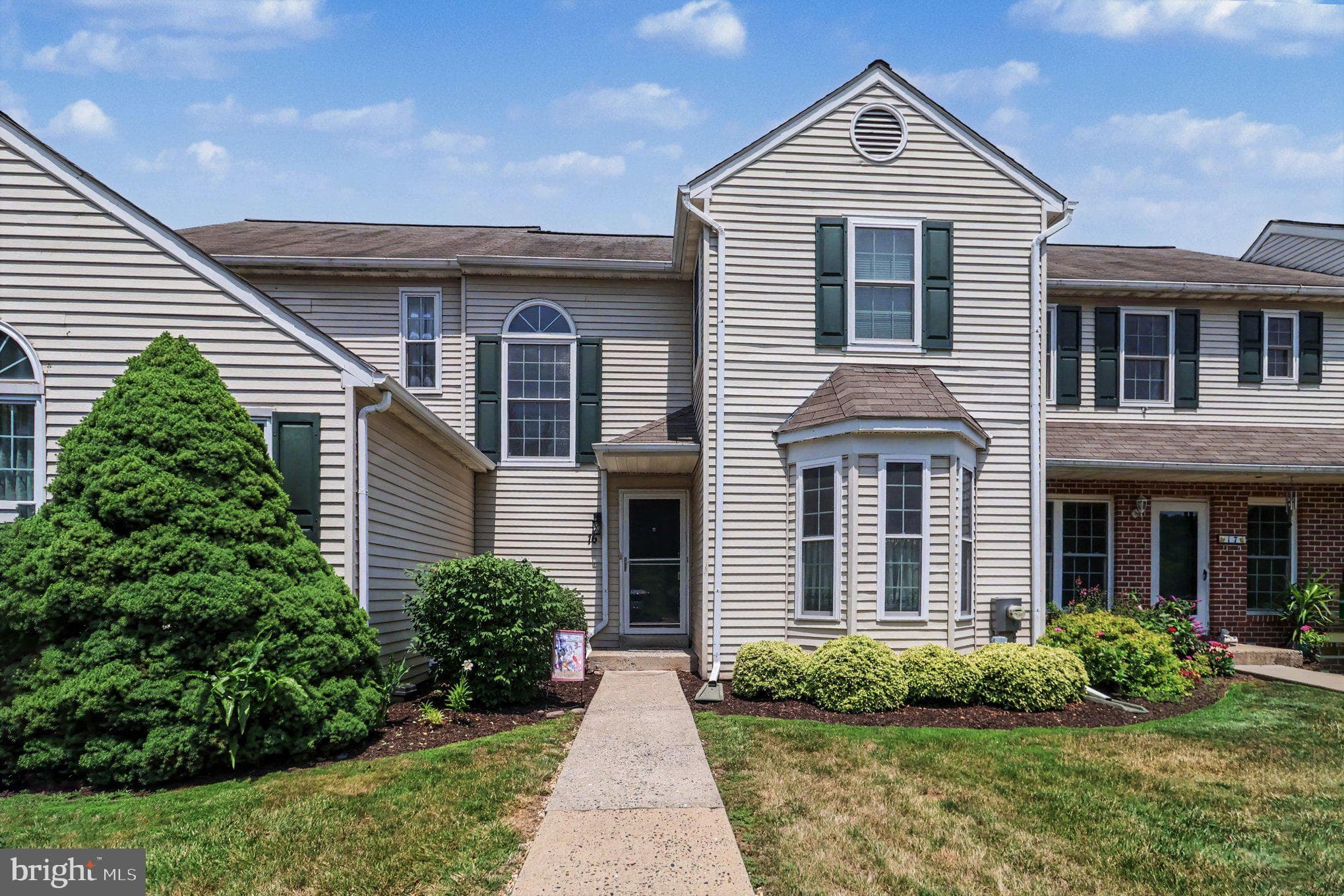 16 Village Dr, Schwenksville, PA 19473