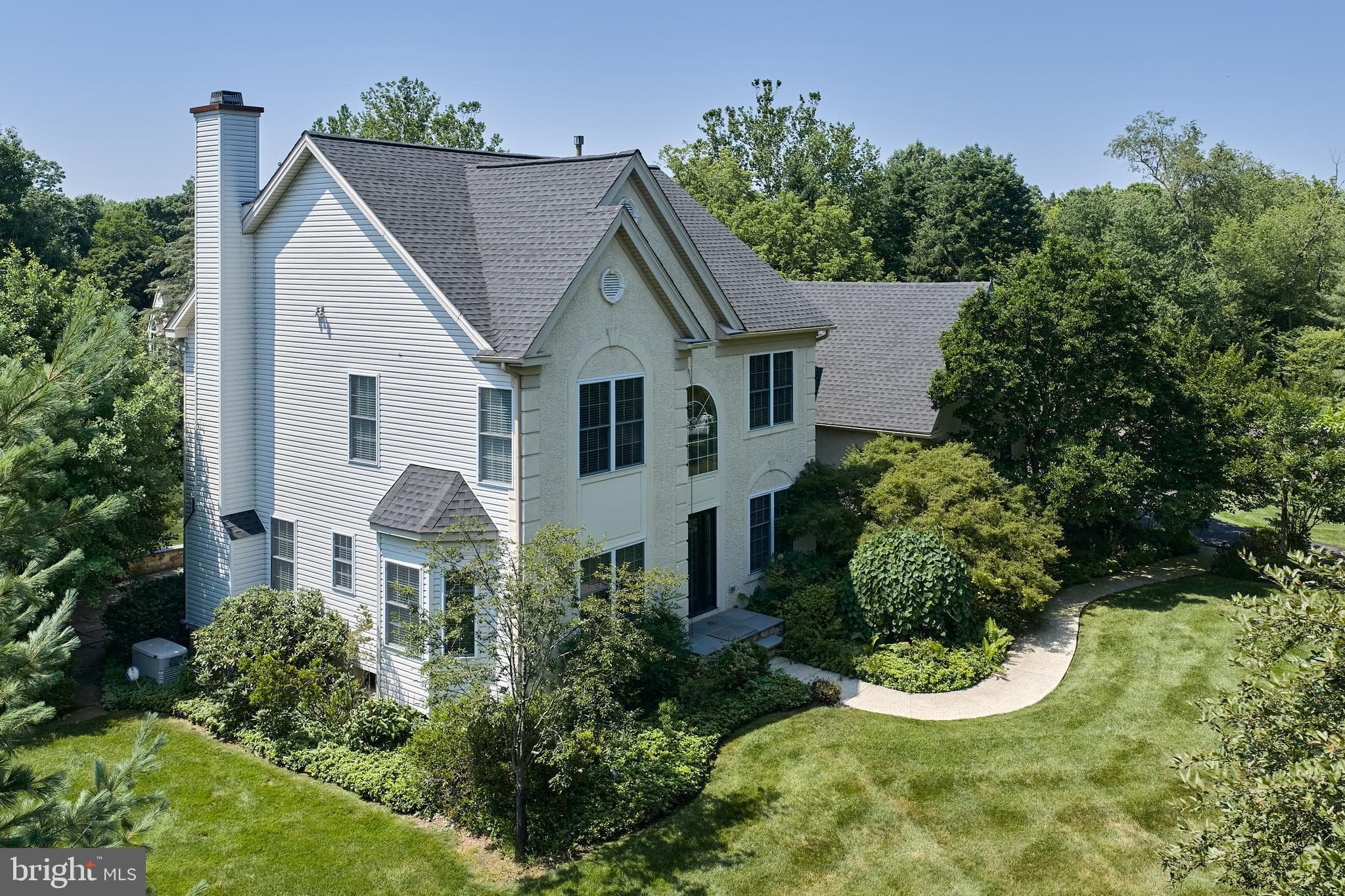 102 Parkside Dr, New Hope, PA 18938