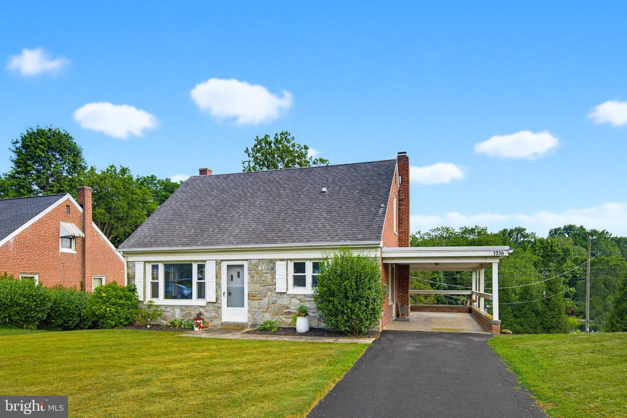 1316 Meadowcreek Ln, Lancaster, PA 17603