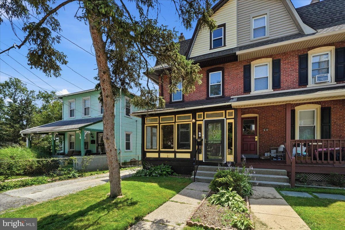 16 W Spring Ave, Ardmore, PA 19003