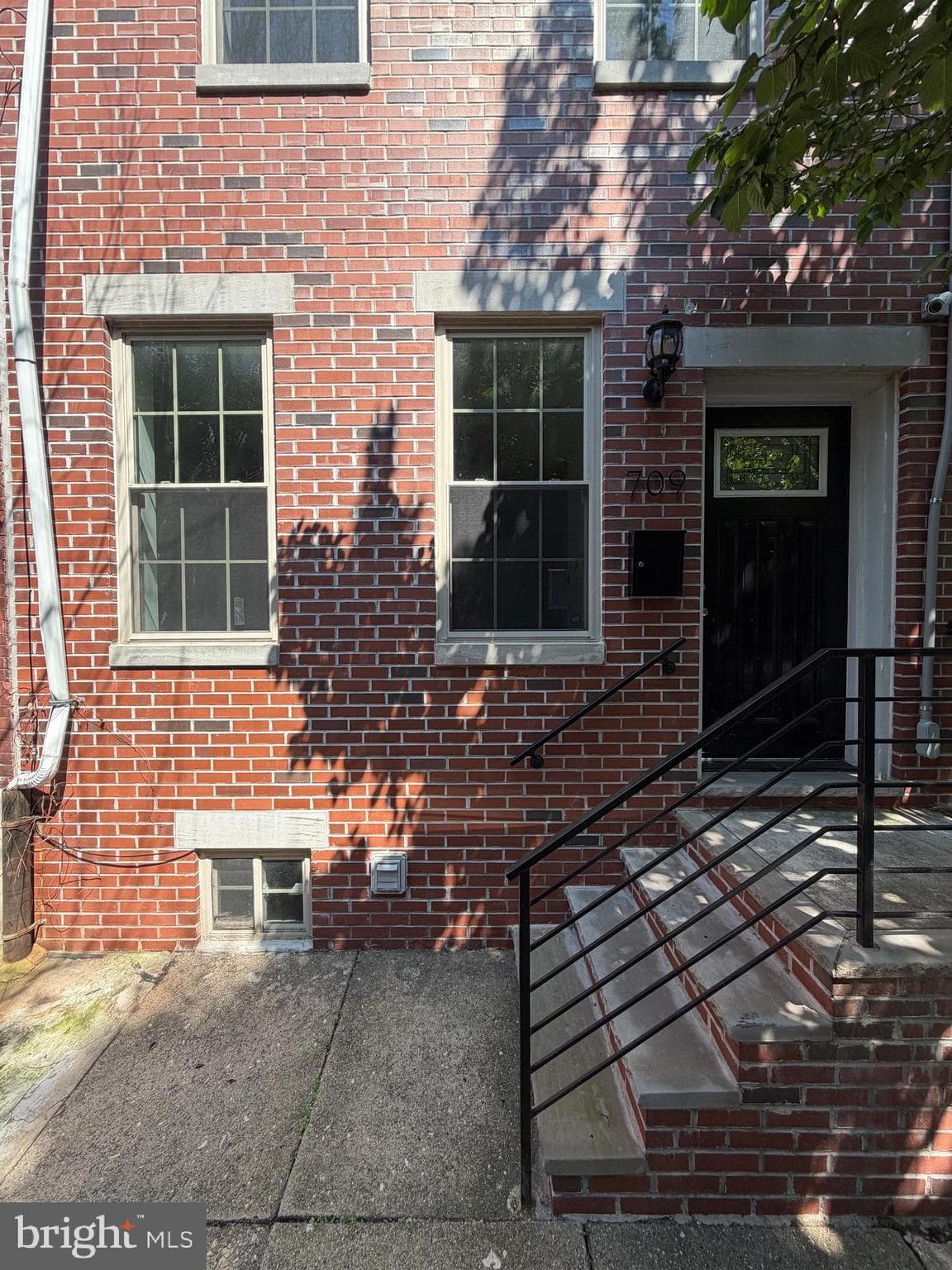 709 S Warnock St, Philadelphia, PA 19147