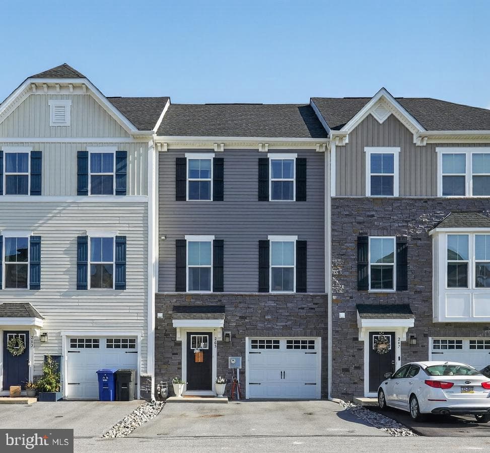 265 Sugar Maple Sq, Downingtown, PA 19335