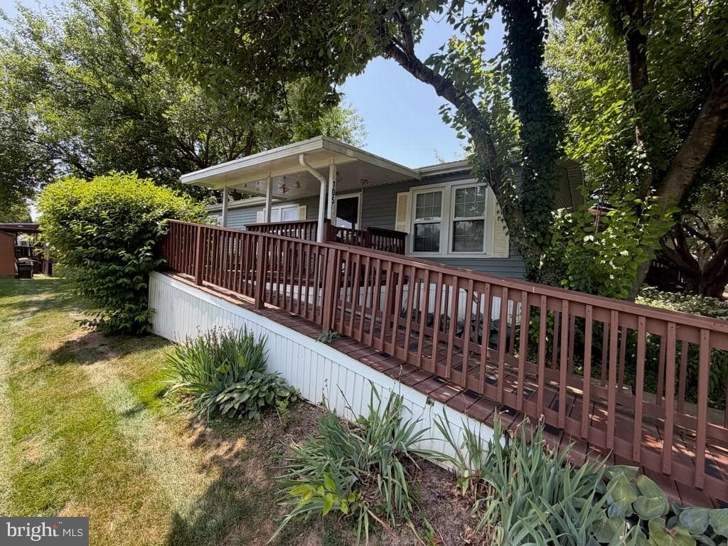 105 Dovefield Dr, Lancaster, PA 17603