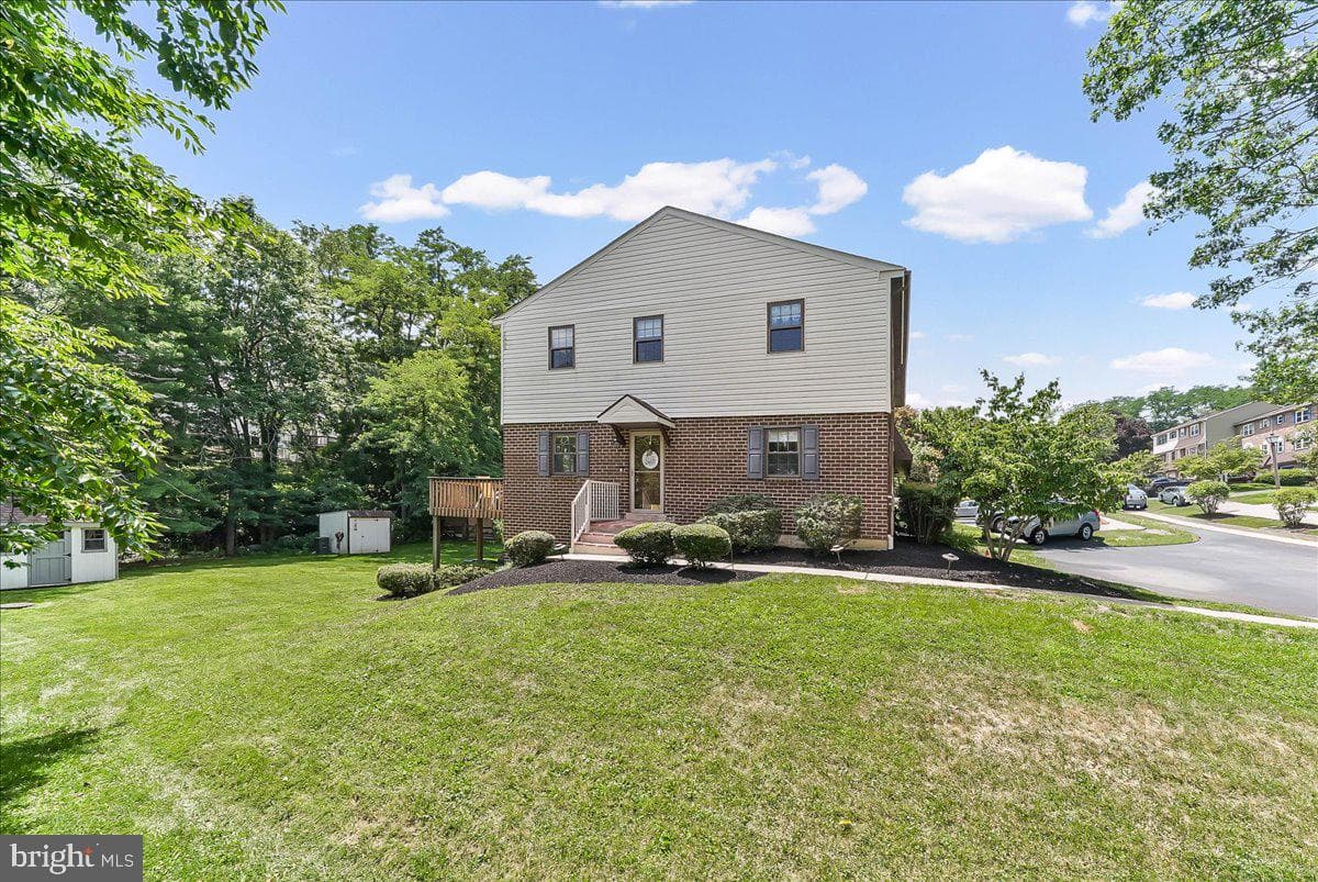 550 Coventry Ln, West Chester, PA 19382