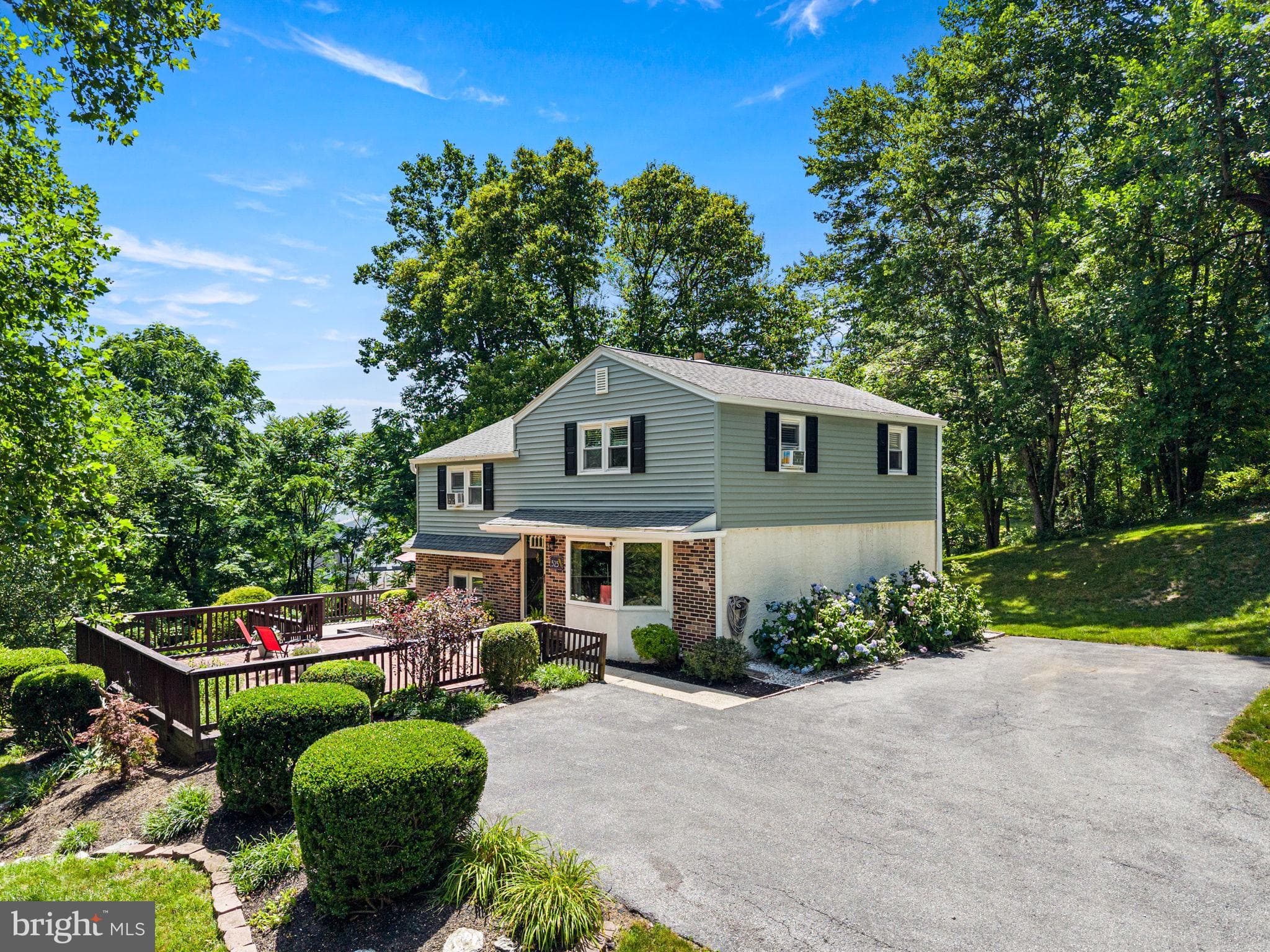 525 Oriole Dr, West Chester, PA 19380
