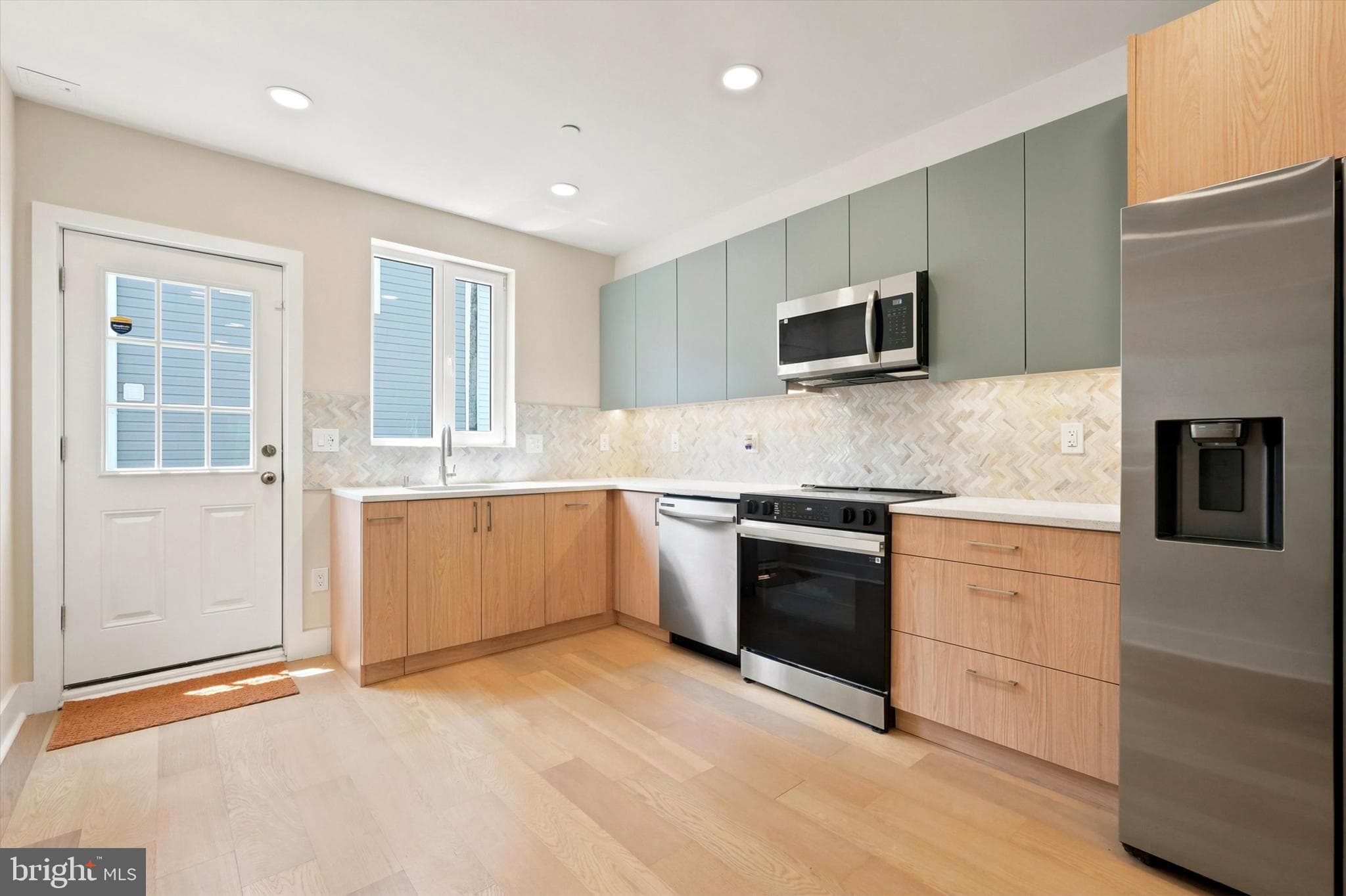 2440 E Harold St, Philadelphia, PA 19125