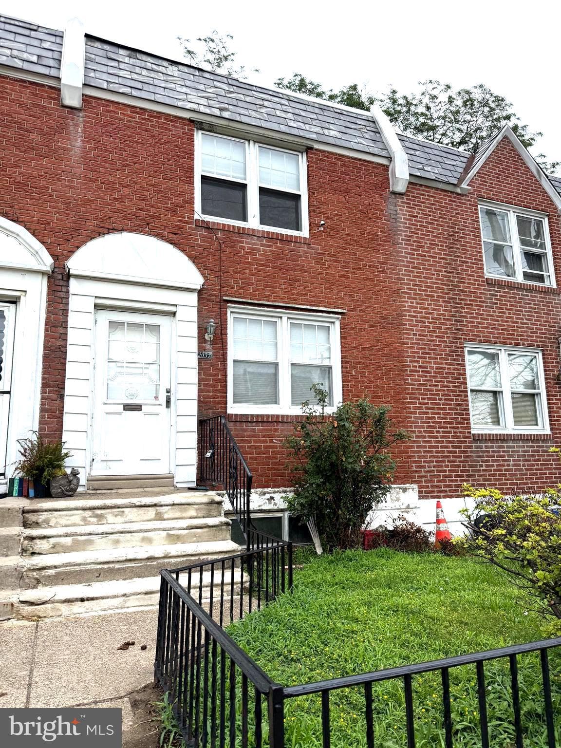 2037 Anchor St, Philadelphia, PA 19124