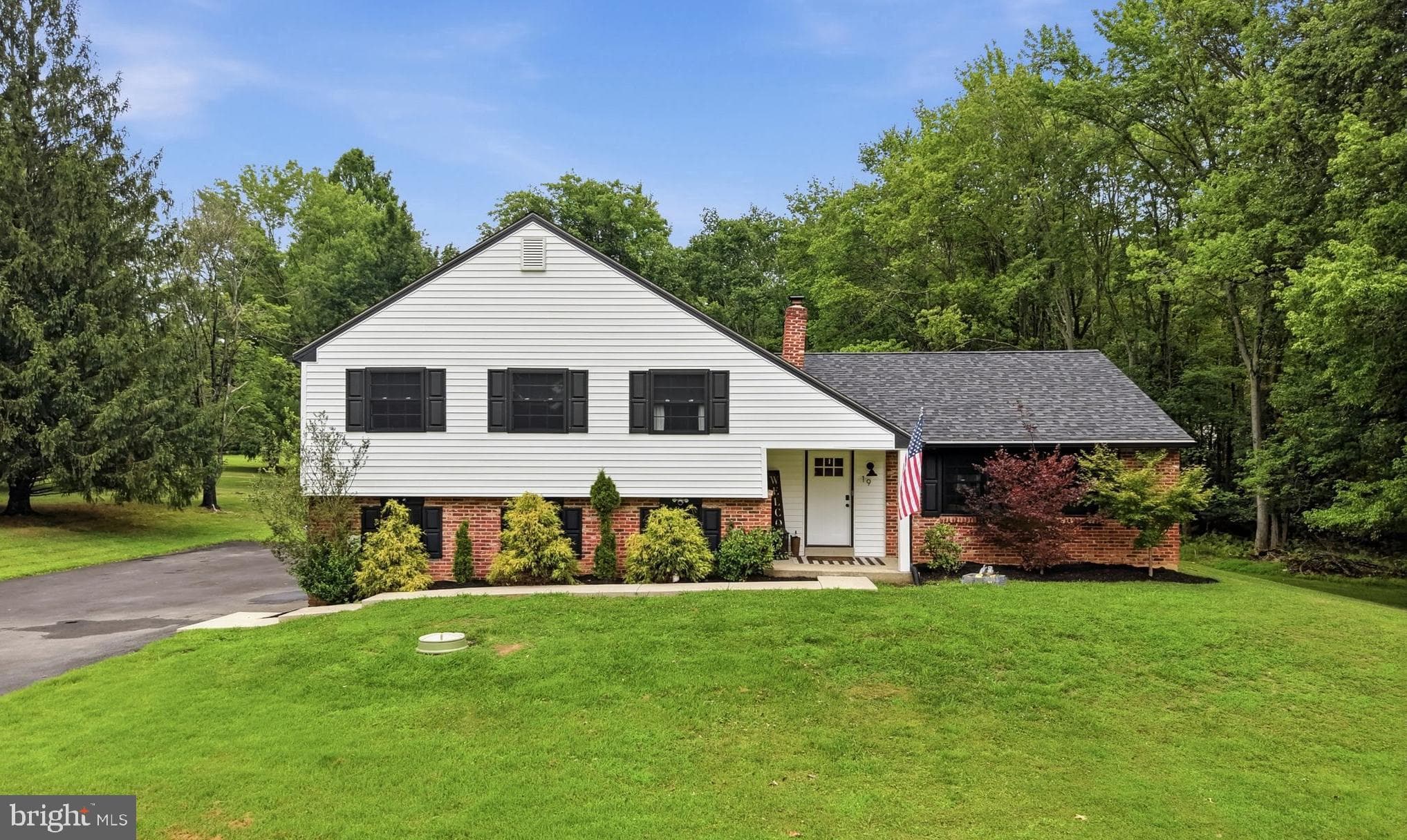 19 Elaine Dr, Thornton, PA 19373