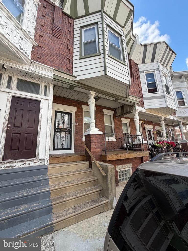 64 W Sharpnack St, Philadelphia, PA 19119