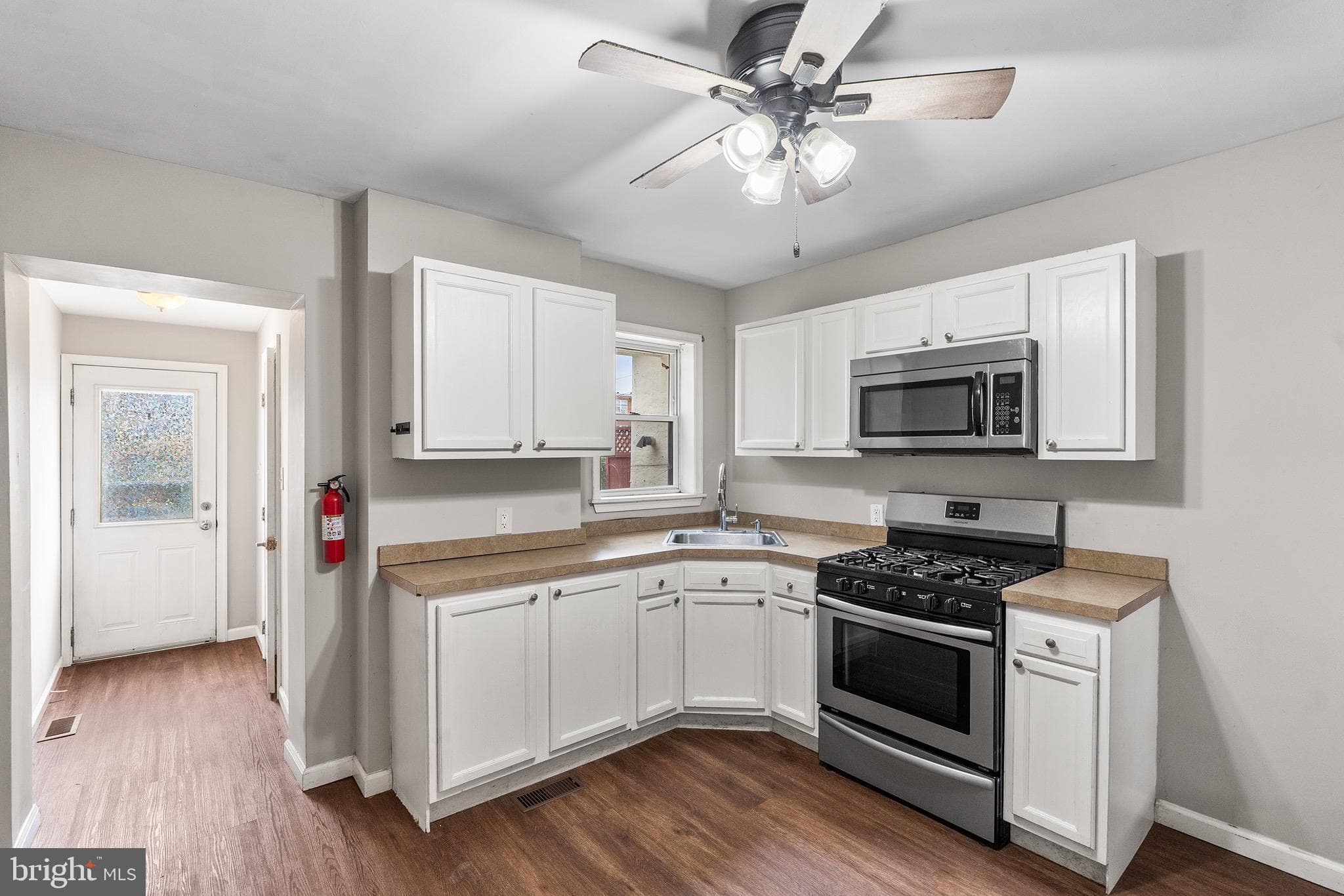 1210 E 11th St, Crum Lynne, PA 19022