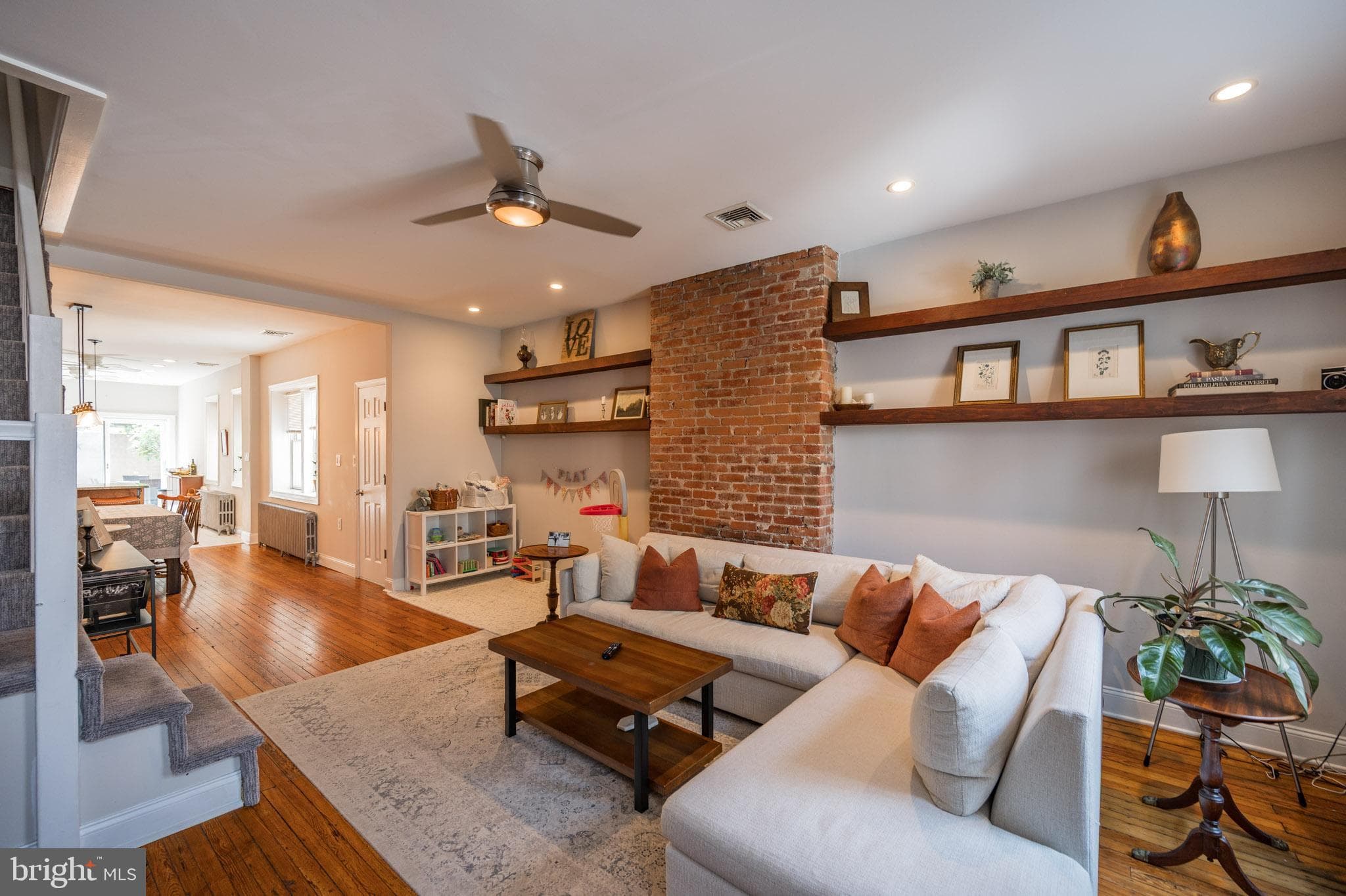 1011 S 24th St, Philadelphia, PA 19146