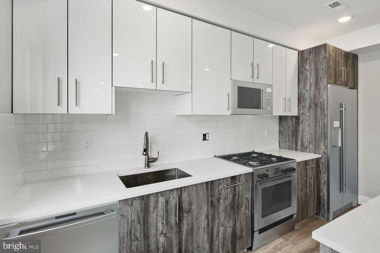 2348 Mountain St, Philadelphia, PA 19145