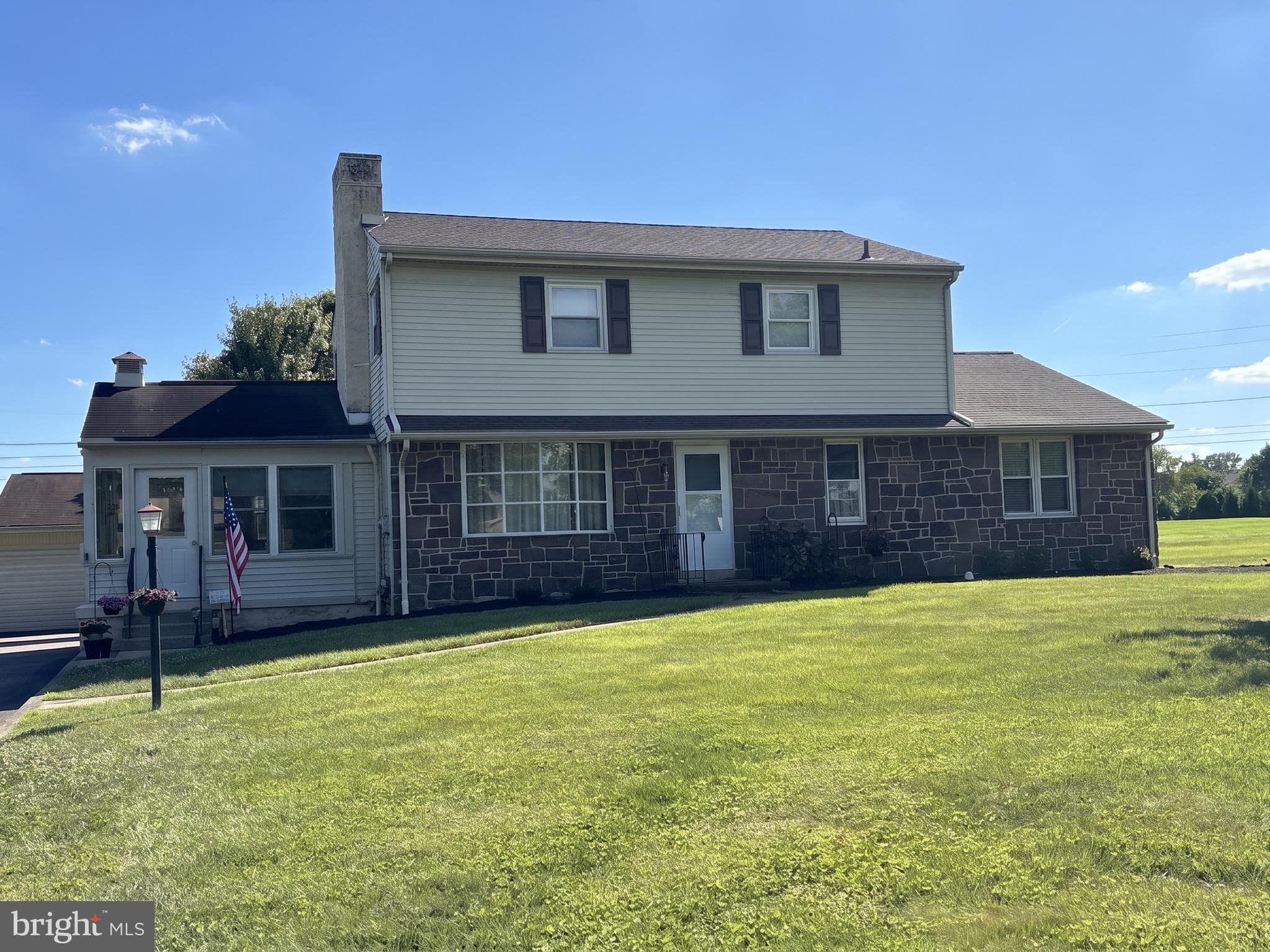 27 Oak Ln, Royersford, PA 19468