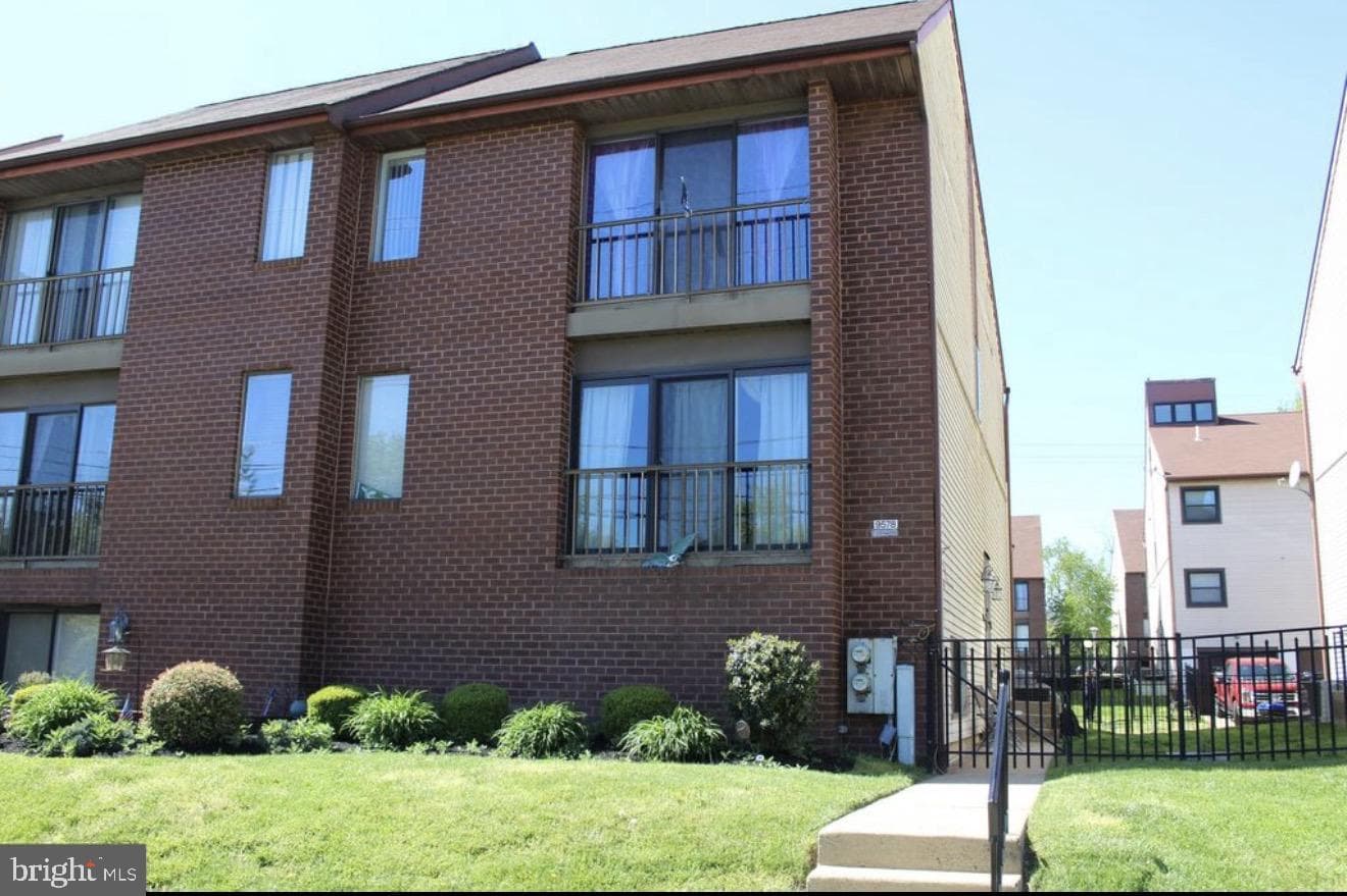 9578 State Rd #a, Philadelphia, PA 19114
