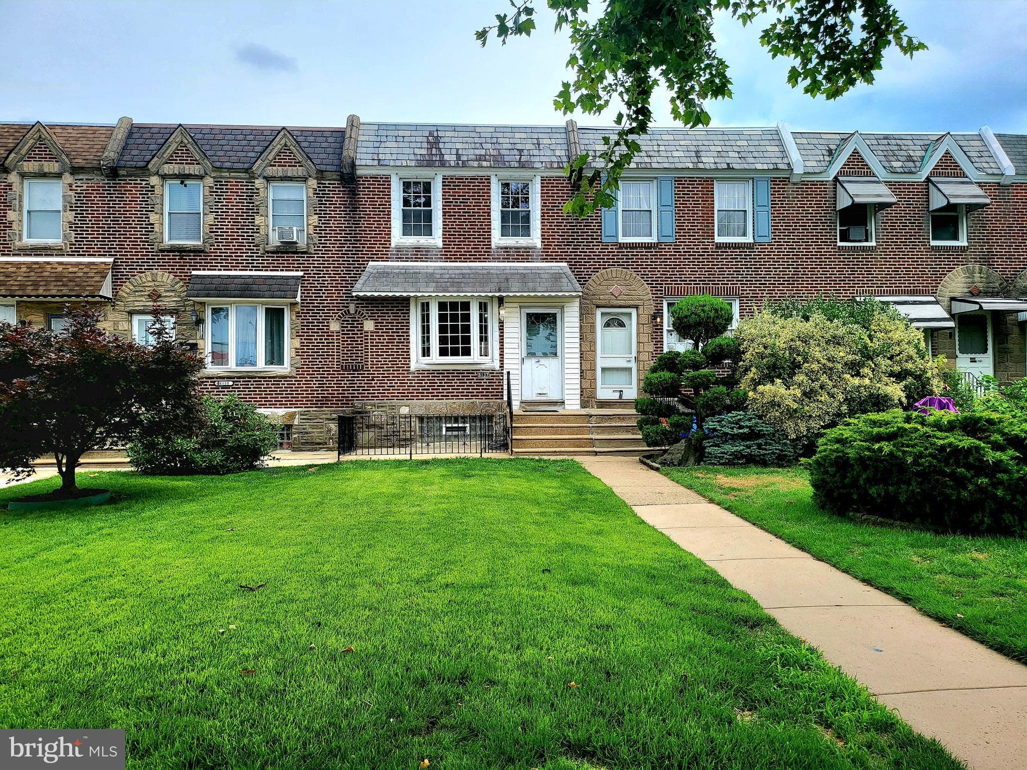 6137 Hawthorne St, Philadelphia, PA 19135