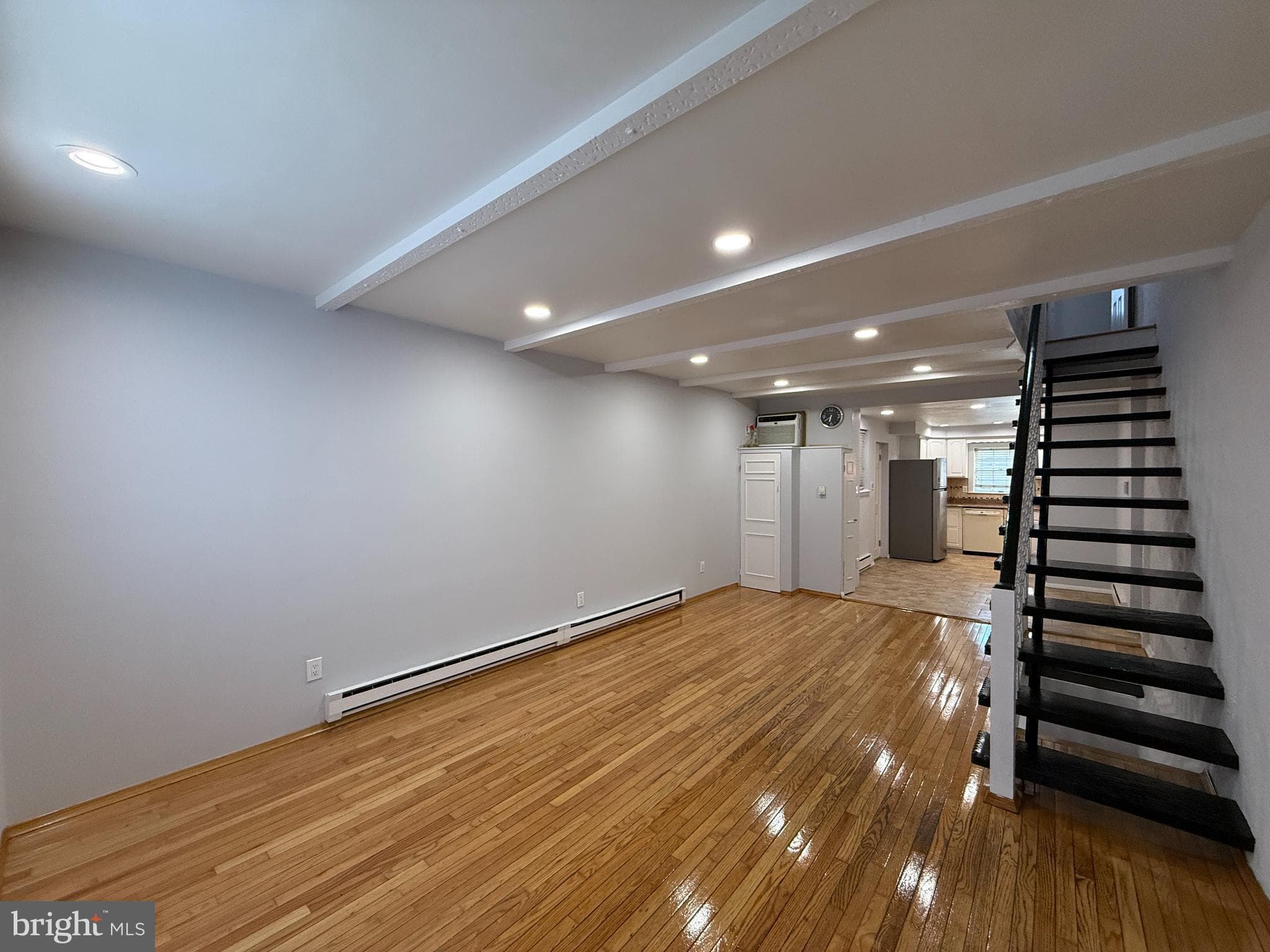 2425 S Warnock St, Philadelphia, PA 19148