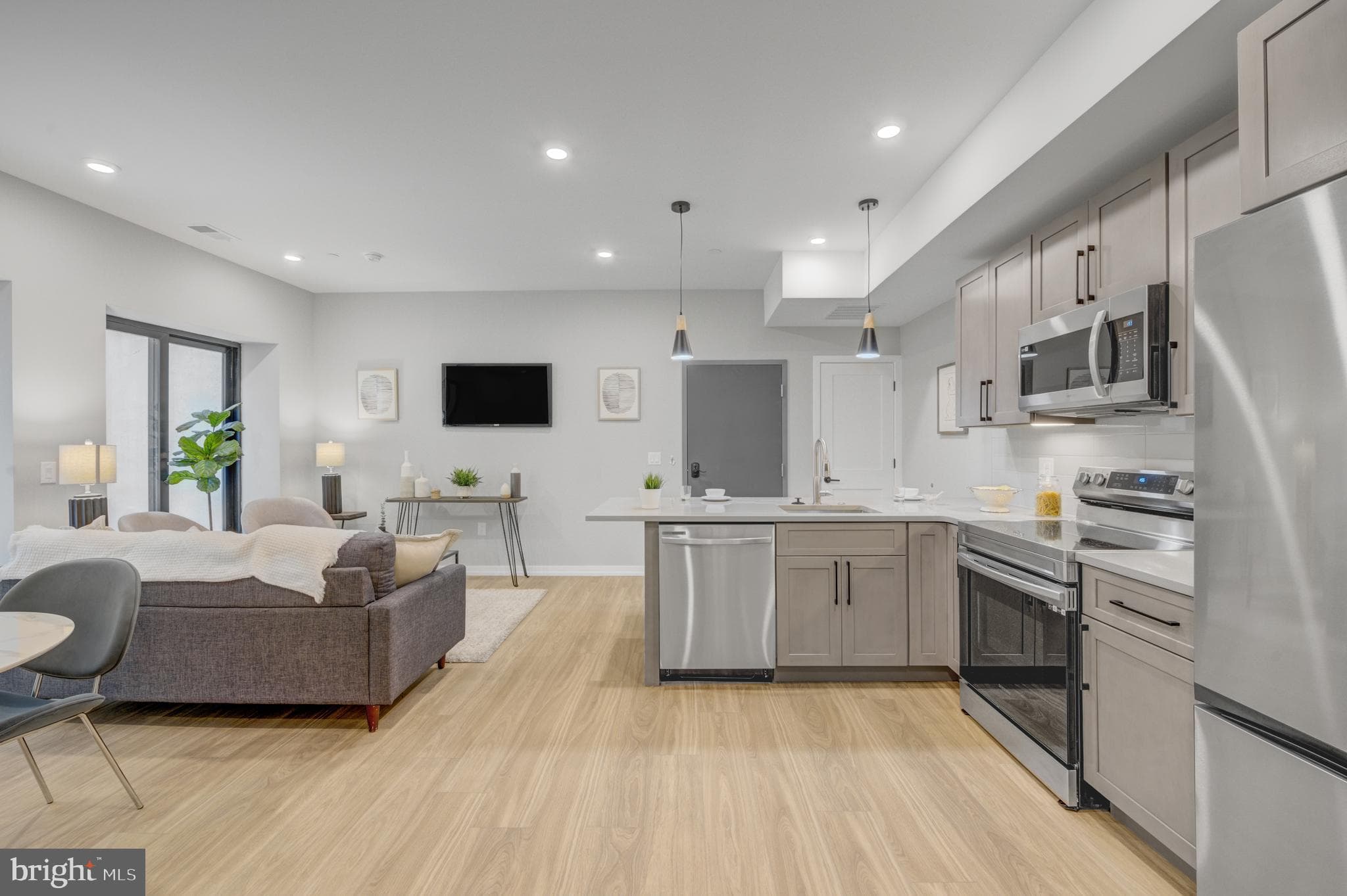 1205 S 15th St #1d, Philadelphia, PA 19146