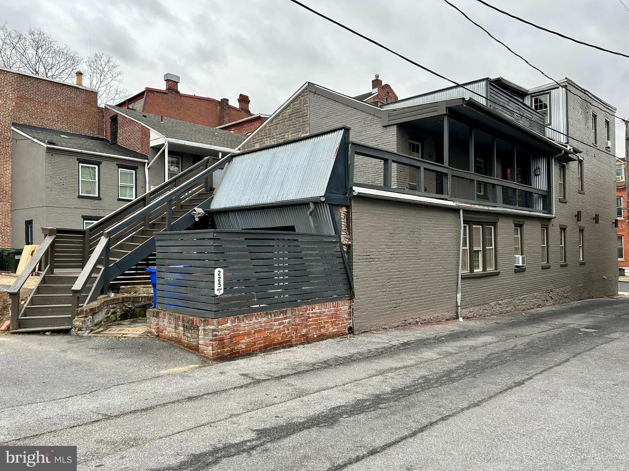 225 E King St #1, Lancaster, PA 17602