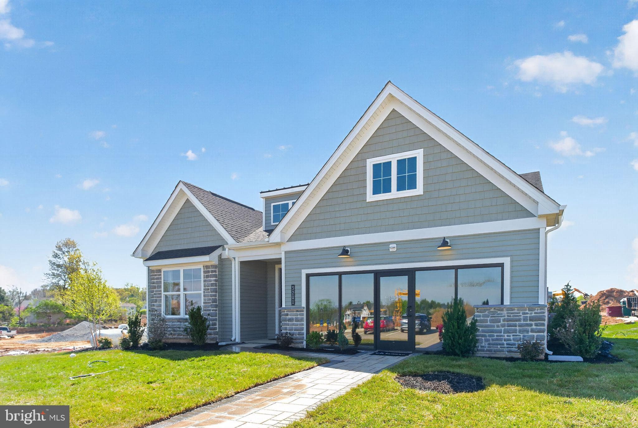 4 Grantarthur #morris Ct, Whitehall, PA 18052