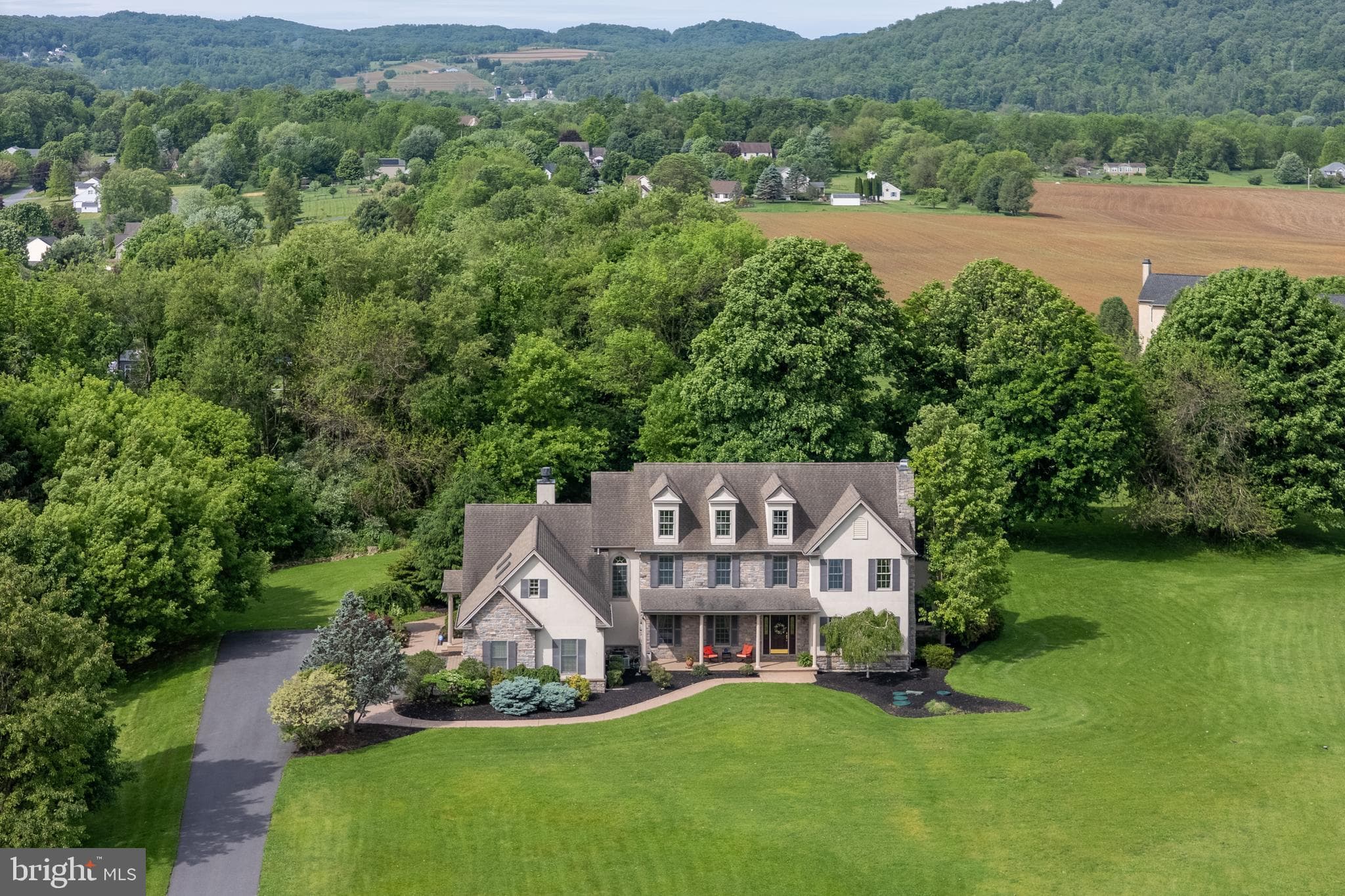 20 Longhill Dr, Easton, PA 18042