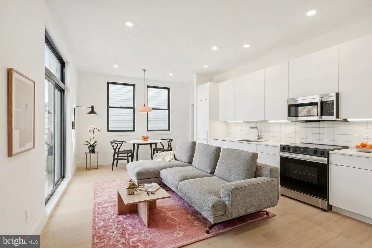 2406 Frankford Ave #2e, Philadelphia, PA 19125